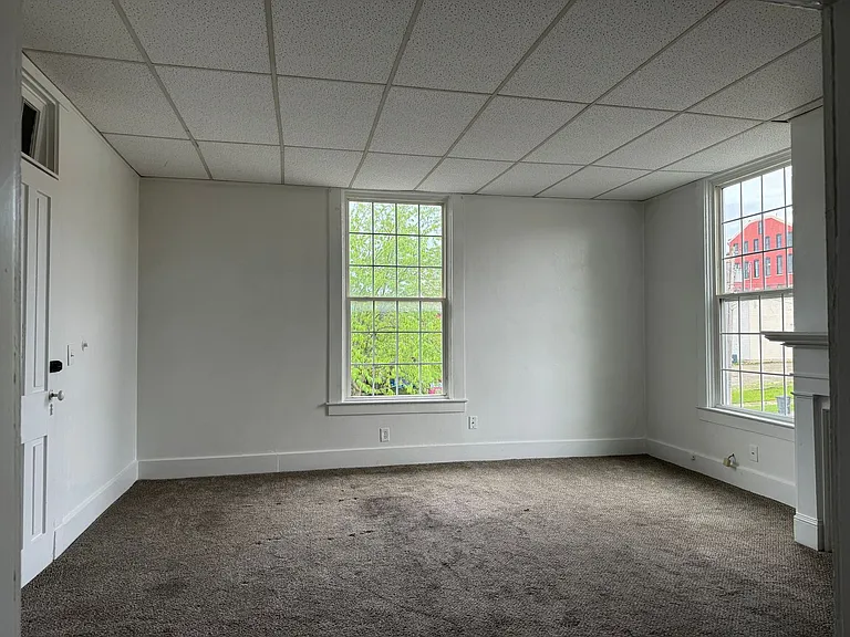 127 W Market St — Photo 2