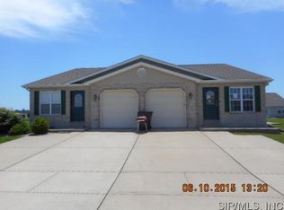 2040 Huntmaster Dr, Belleville, IL