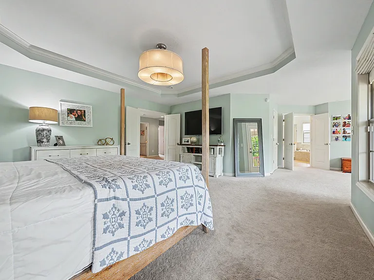 1147 Looking Glass Ln — Photo 16