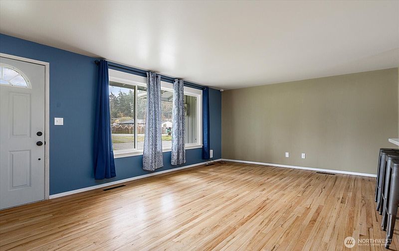 3rd image of 1321 Orchard Loop