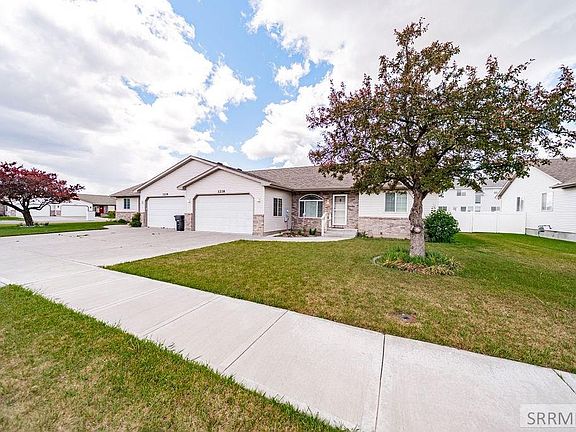 2nd image of 1218 S Oakmeadow Cir