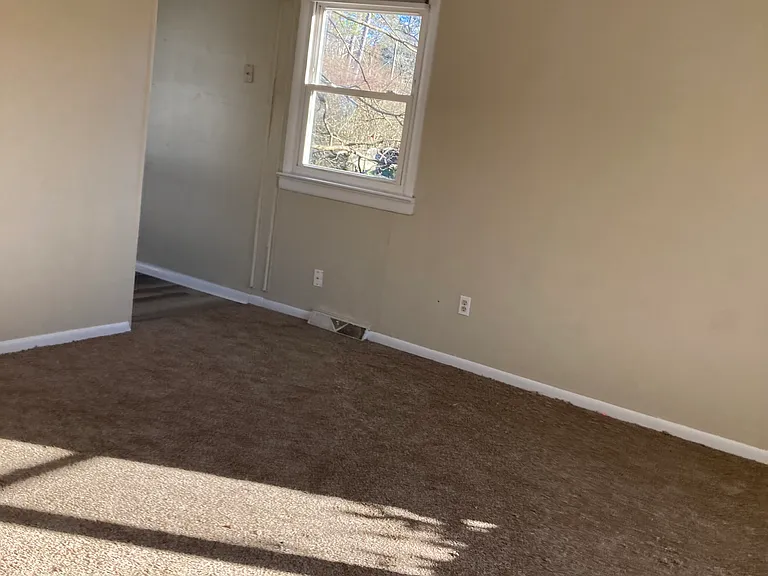 109 Luther Dr — Photo 2