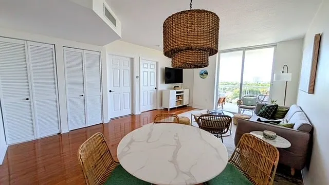 900 SW 8th St #1002 — Photo 6