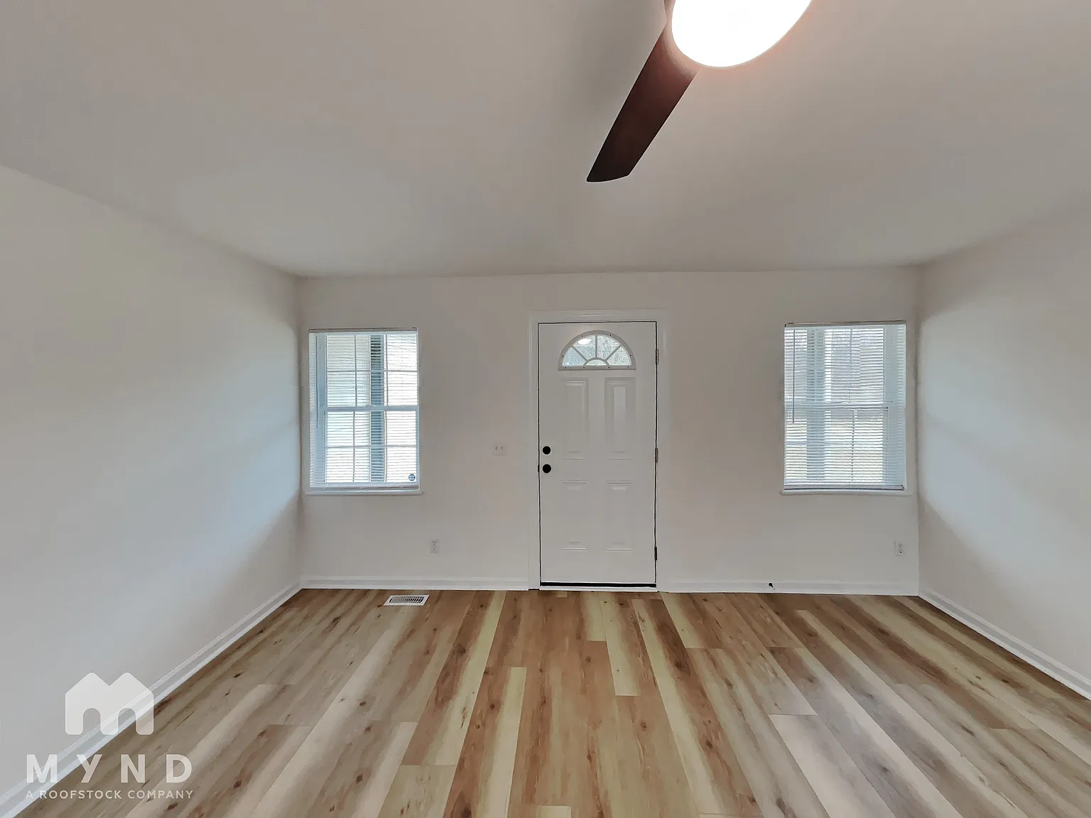 3 bed, 2.0 bath, 1184 sqft, $1,785 — Photo 3