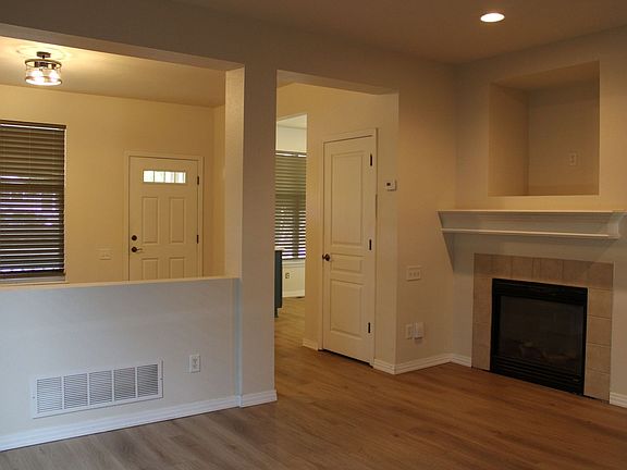 3rd image of 2827 Rock Creek Dr