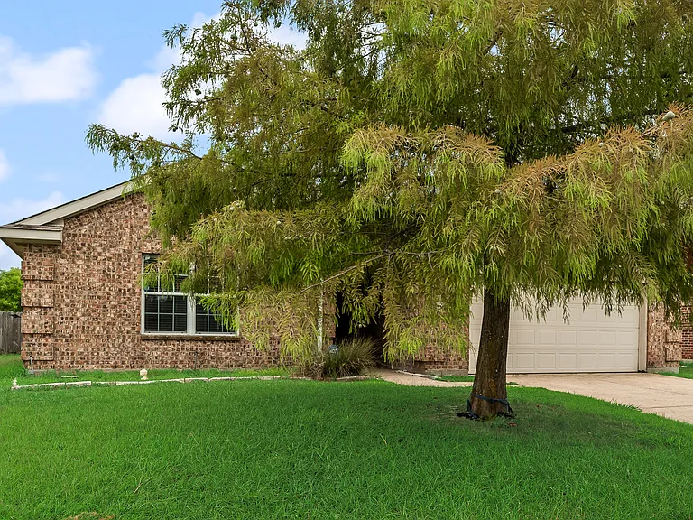 2701 Mockingbird St — Photo 18