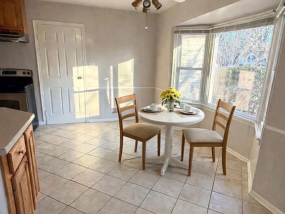 3rd image of 7910 Richfield Rd