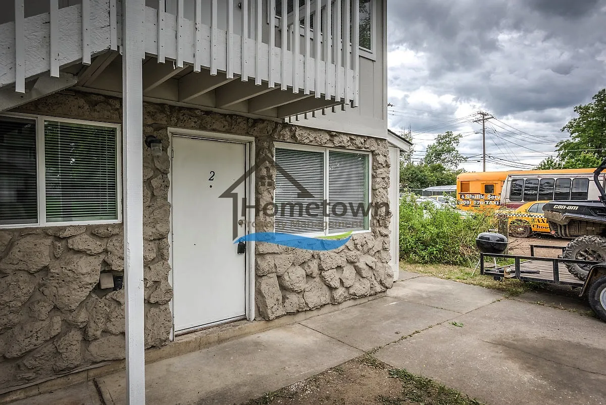 110 E Borah Ave — Photo 2