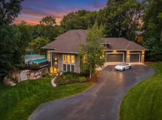 15 Queensland Ln N, Plymouth, MN 55447