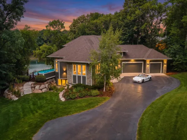 15 Queensland Ln N, Plymouth, MN 55447
