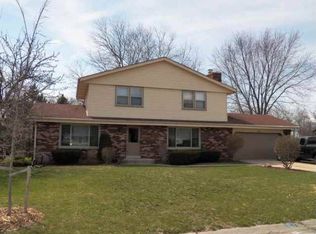 9241 S Sherwood Dr, Franklin, WI 53132
