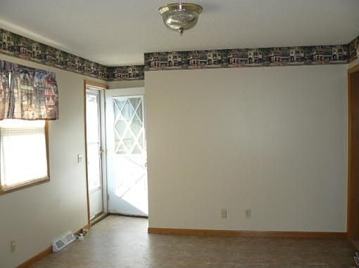 4th image of 1202 W Benton St