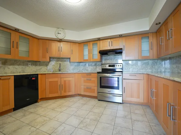 1021 Harmon Cove Tower #1021, Secaucus, NJ 07094