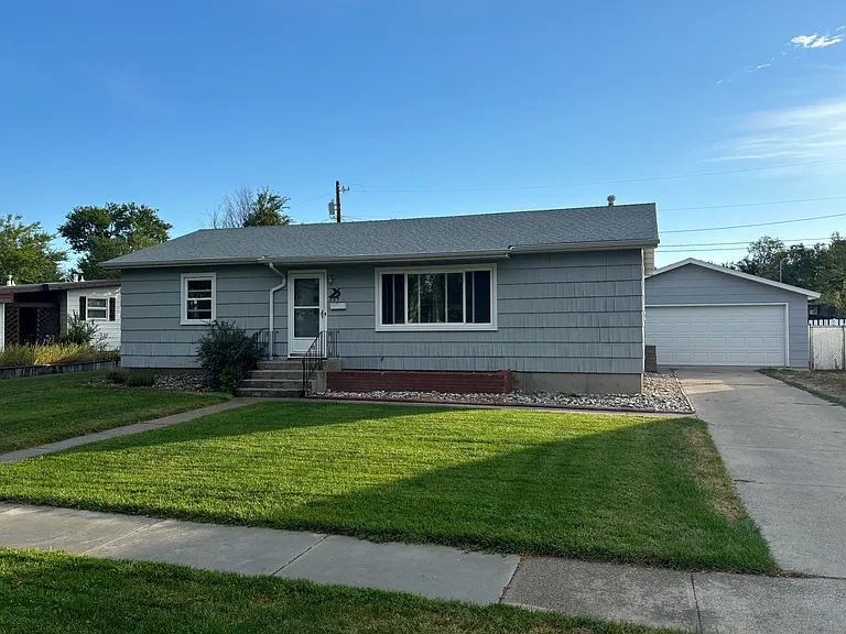 207 Birchwood Dr — Photo 2