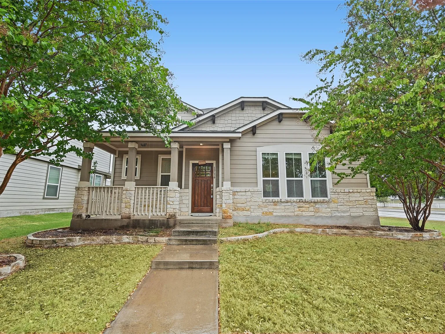 3 bed, 2.5 bath, 1894 sqft, $2,095 — Photo 1