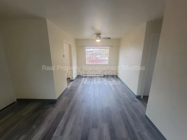 1101 W Margaret St #D — Photo 4