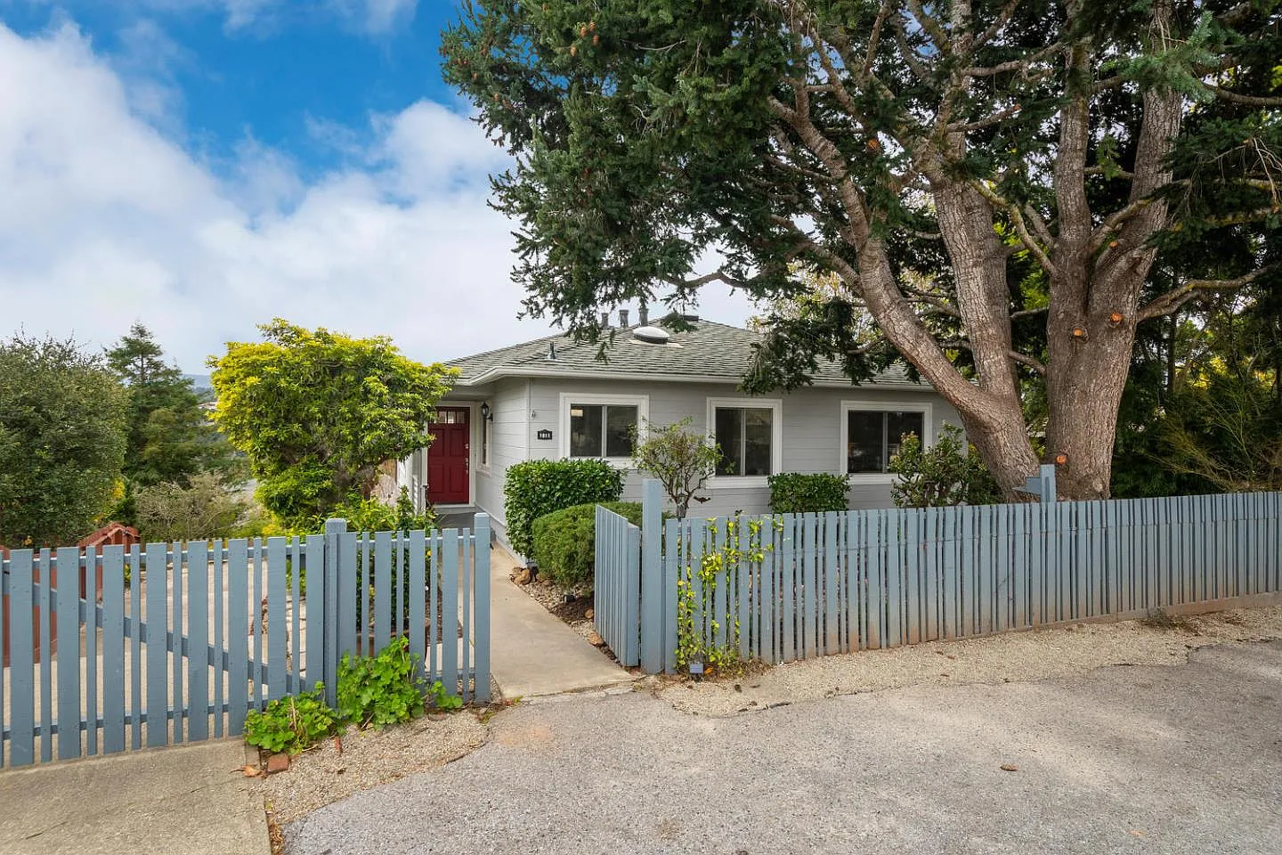 1811 Bayview Ave photo 1