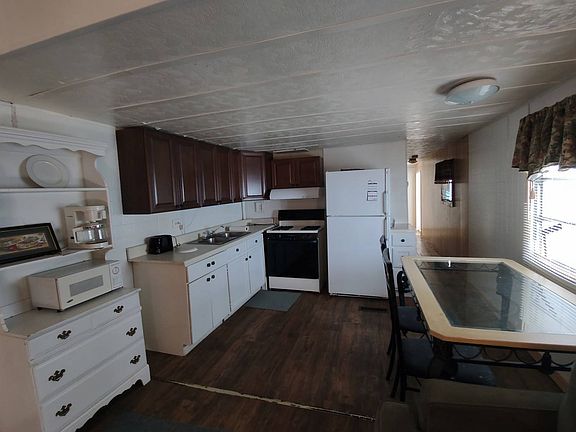 3rd image of 2614 Holly Pl