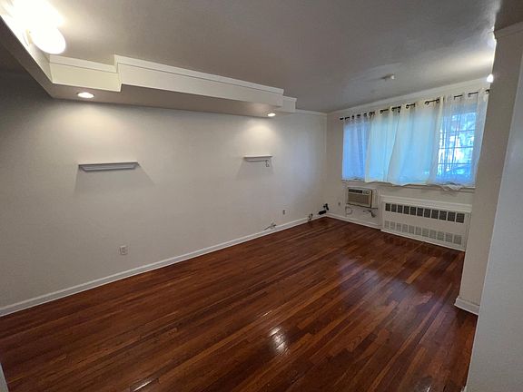 4th image of 936 E 78th St APT 1