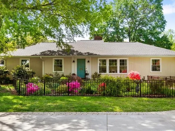 517 W Cornwallis Dr, Greensboro, NC 27408