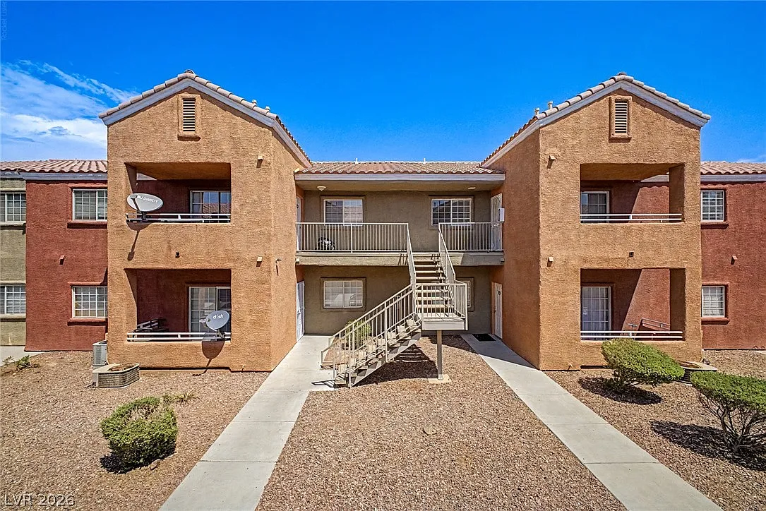 2 bed, 2.0 bath, 974 sqft, $1,195 — Photo 1