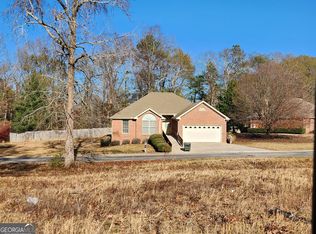 70 Golden Oaks Dr, Hartwell, GA 30643