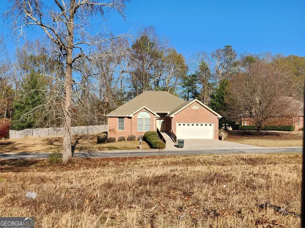 70 Golden Oaks Dr, Hartwell, GA 30643