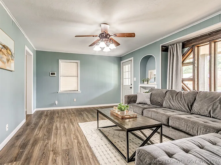 233 NE Queenstown Ave — Photo 6