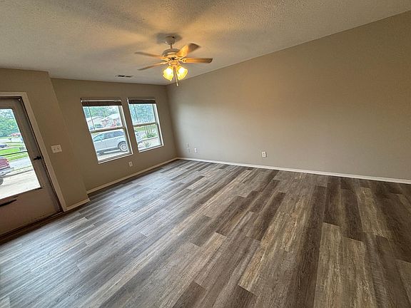 4th image of 812 SE 11th St #B