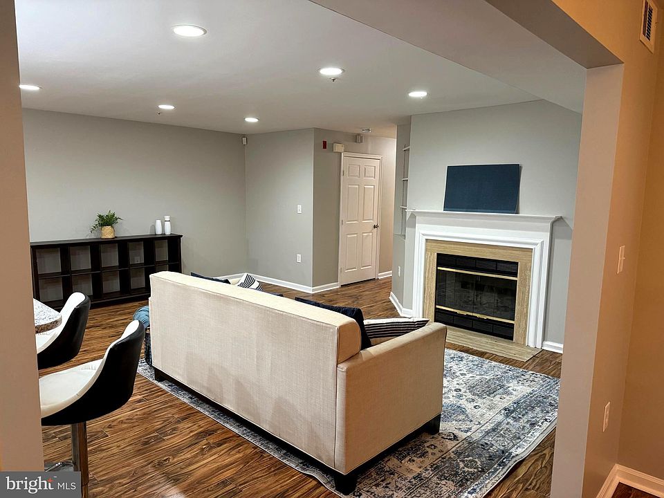 1st image of 9605 Lake Pointe Ct APT 103