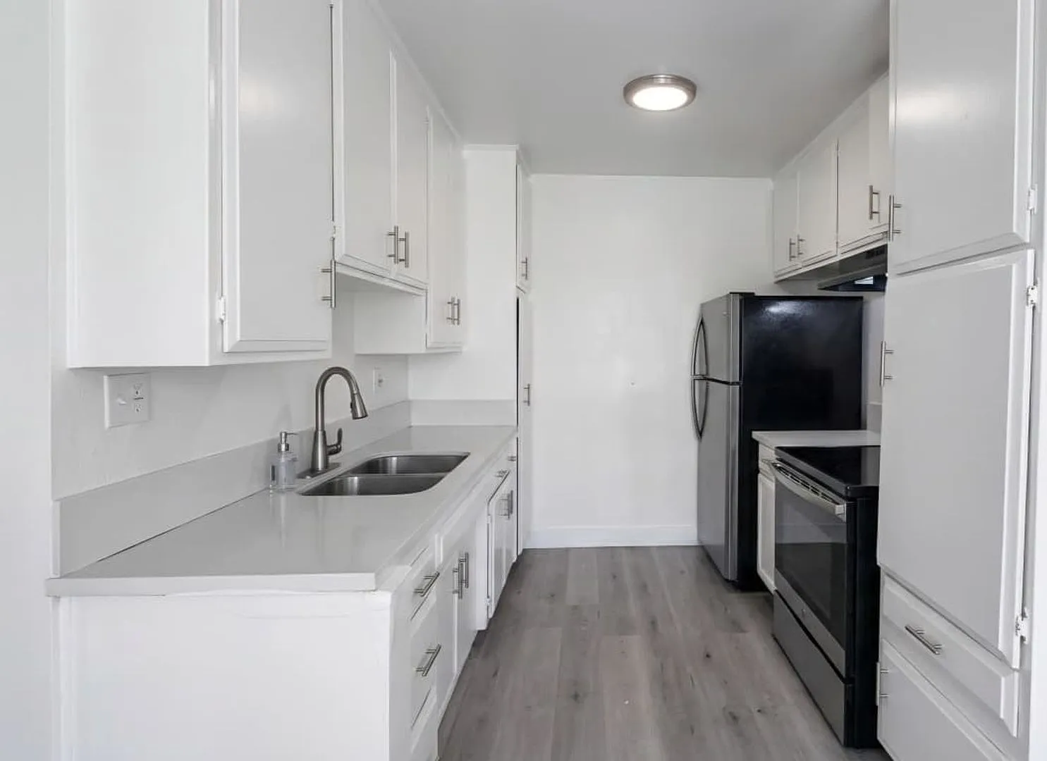4060 Stevely Avenue — Photo 4