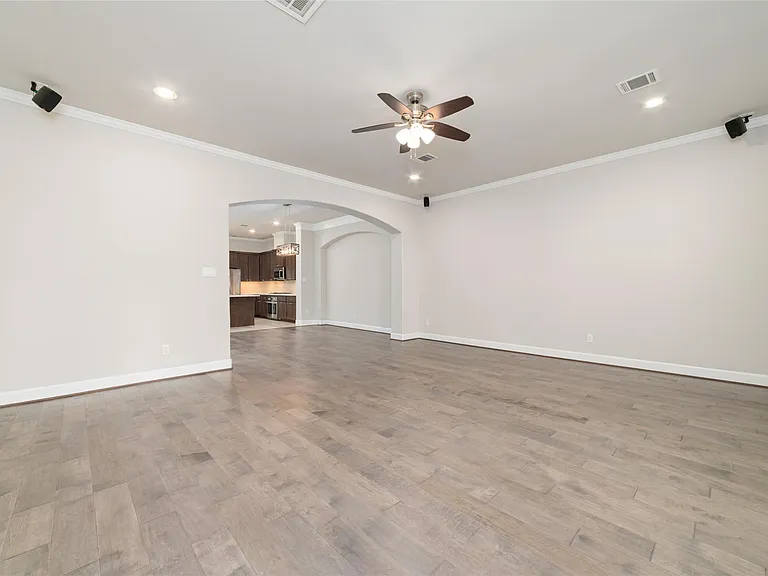 5020 Dickson St — Photo 12