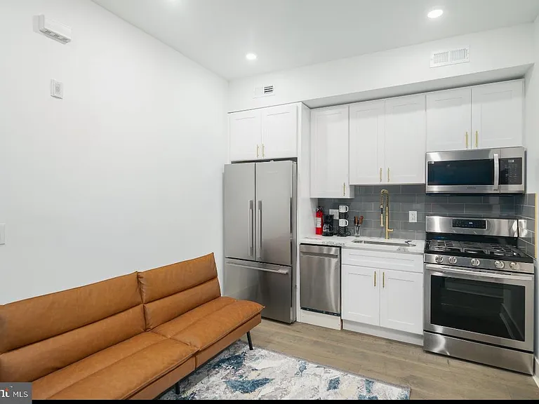 3127 Richmond St #3 — Photo 3