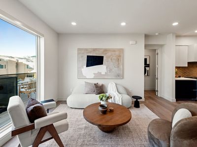 505 S Barrington Ave #107, Los Angeles, CA, 90049