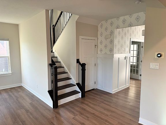5th image of 232 Regency Dr