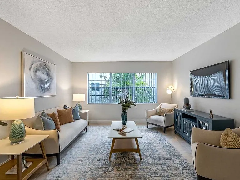 Amberstone Apartments — Photo 18