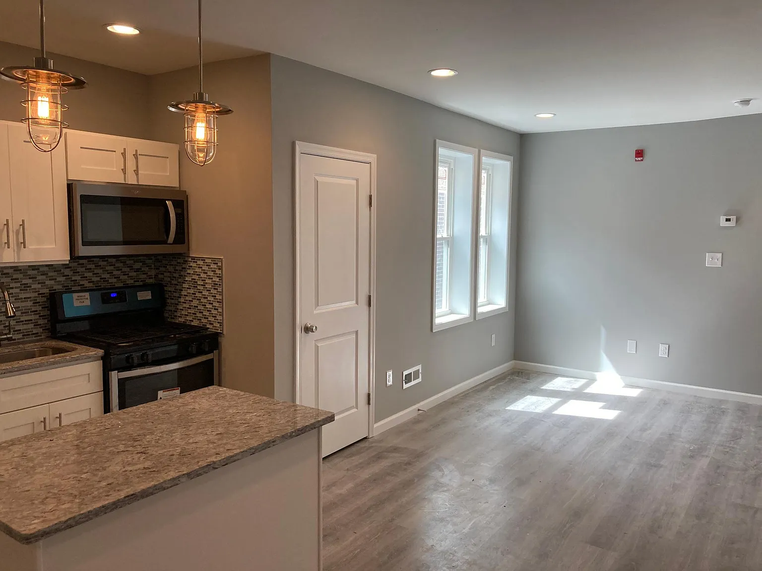2 bed, 791 sqft, $1,450 — Photo 2