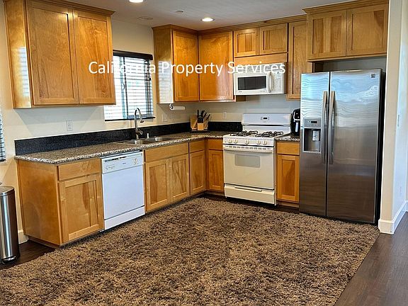 4th image of 367 S 7th St