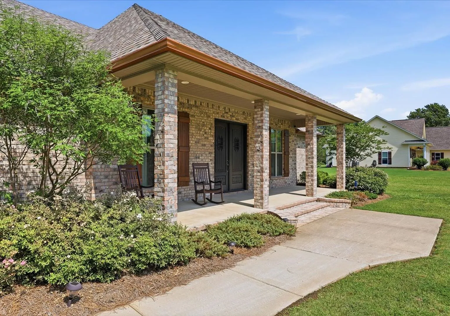 Fully Furnished Luxury Executive Estate on 4.3 Acres in Brandon Private, Custom Home with Premium... — Photo 1