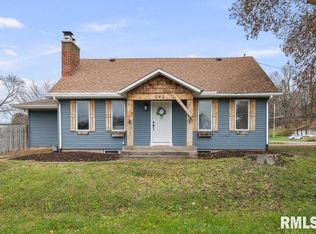 242 12th St, Rapids City, IL 61278