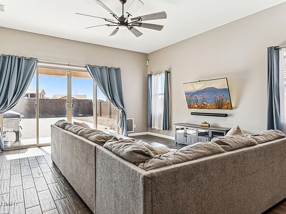 3rd image of 29681 W Columbus Avenue