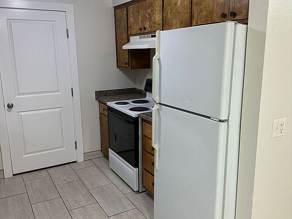 2nd image of 1585-1595 W Oak St #1585