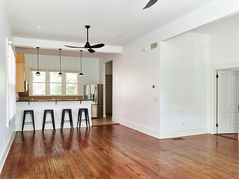 744 Highland Ave NE — Photo 2