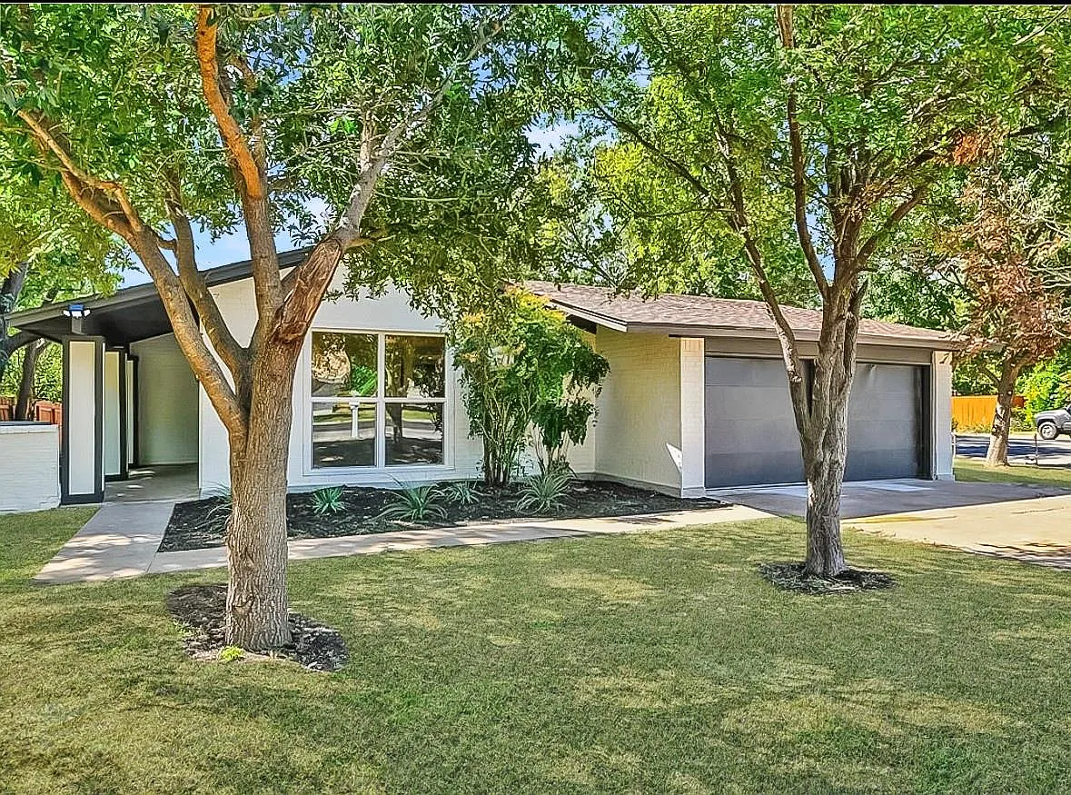 4 bed, 2.0 bath, 1588 sqft, $2,500 — Photo 1