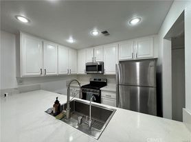 84 Lemon Grv, Irvine, CA