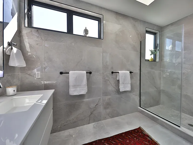 2541 Turner St — Photo 28