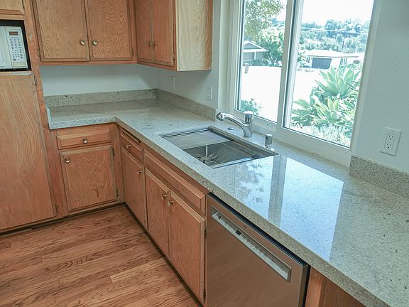 4th image of 2187 Sumac Dr
