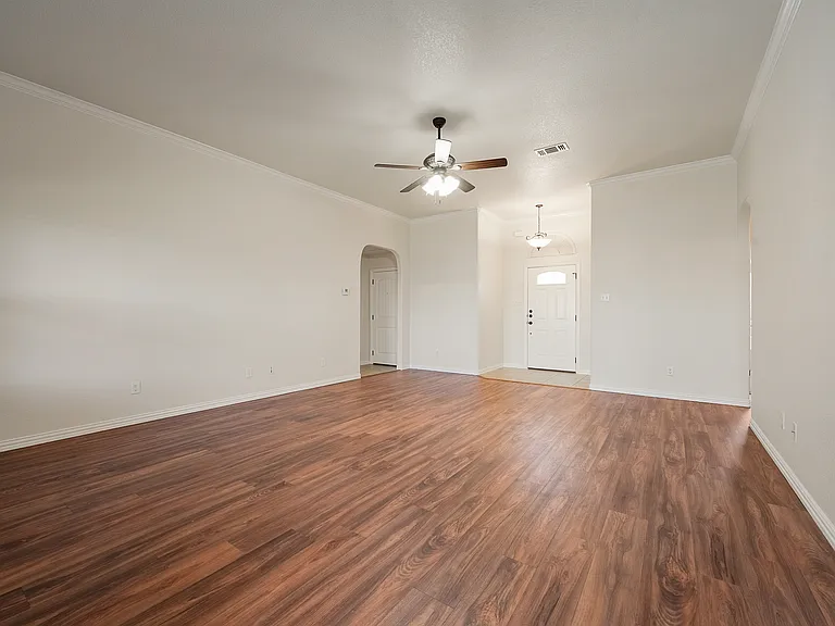 1037 Inverness Dr — Photo 3