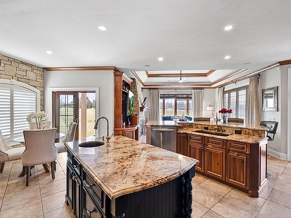 4th image of 203 Golf Club Dr