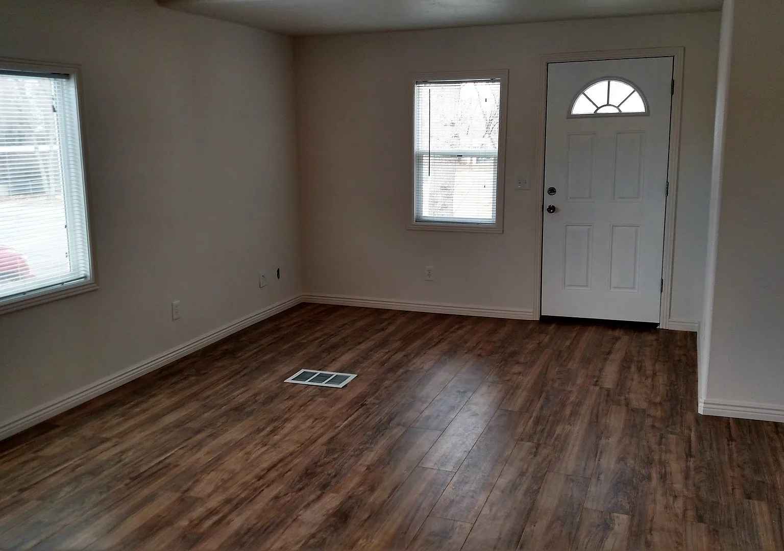 2 Bedroom 2 Bathroom Home On A Corner Lot For Rent With A Multi Use Room — Photo 4